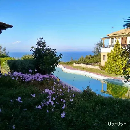 Porto Thea Alexandra Shared Pool Villa, Casa de Férias