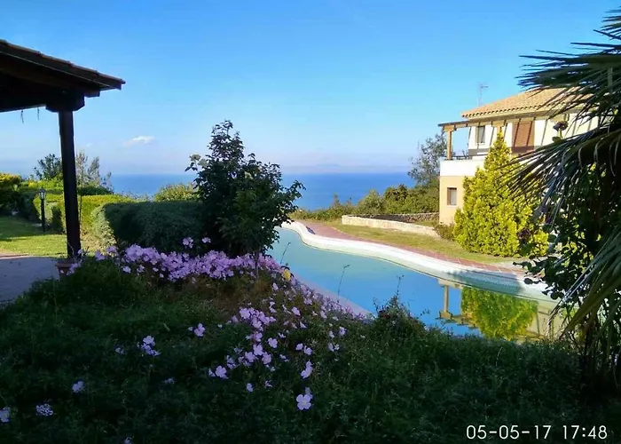 Porto Thea Alexandra Shared Pool Villa, Case de vacanță